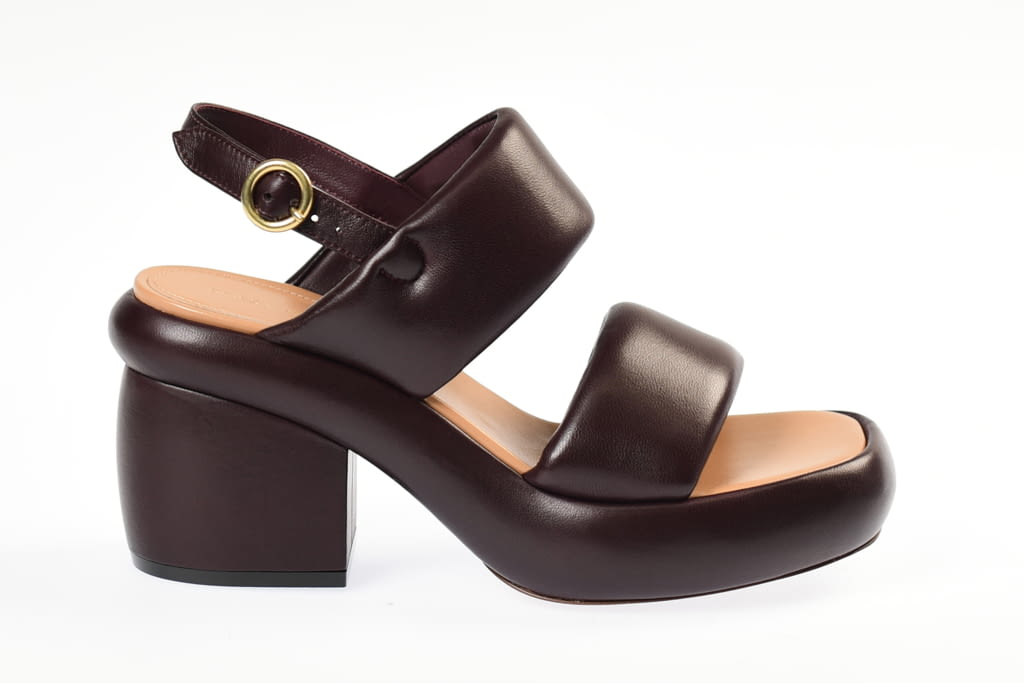 Fashion Week Paris Fall/Winter 2022 look 102 from the Dries Van Noten collection womenswear accessories