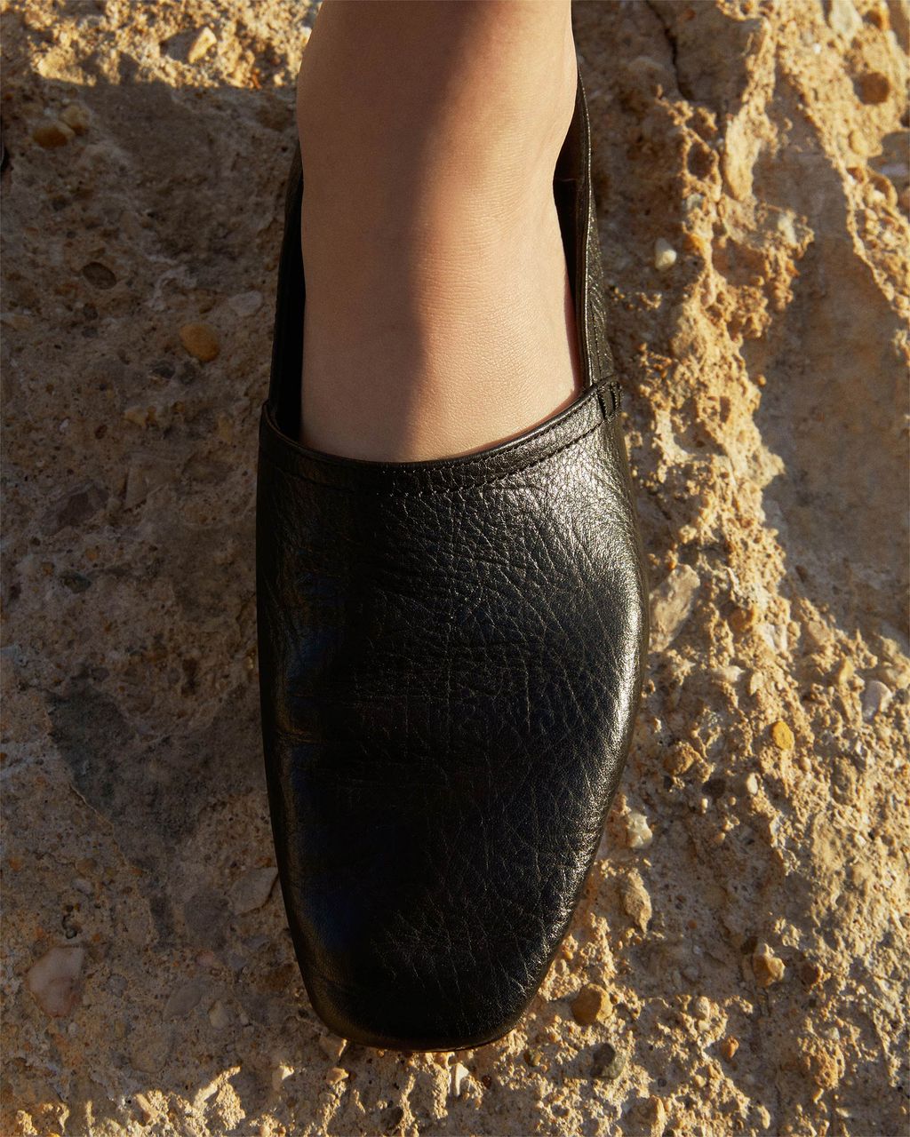 Fashion Week Paris Fall/Winter 2025 look 2 from the Sessùn collection 女装配饰