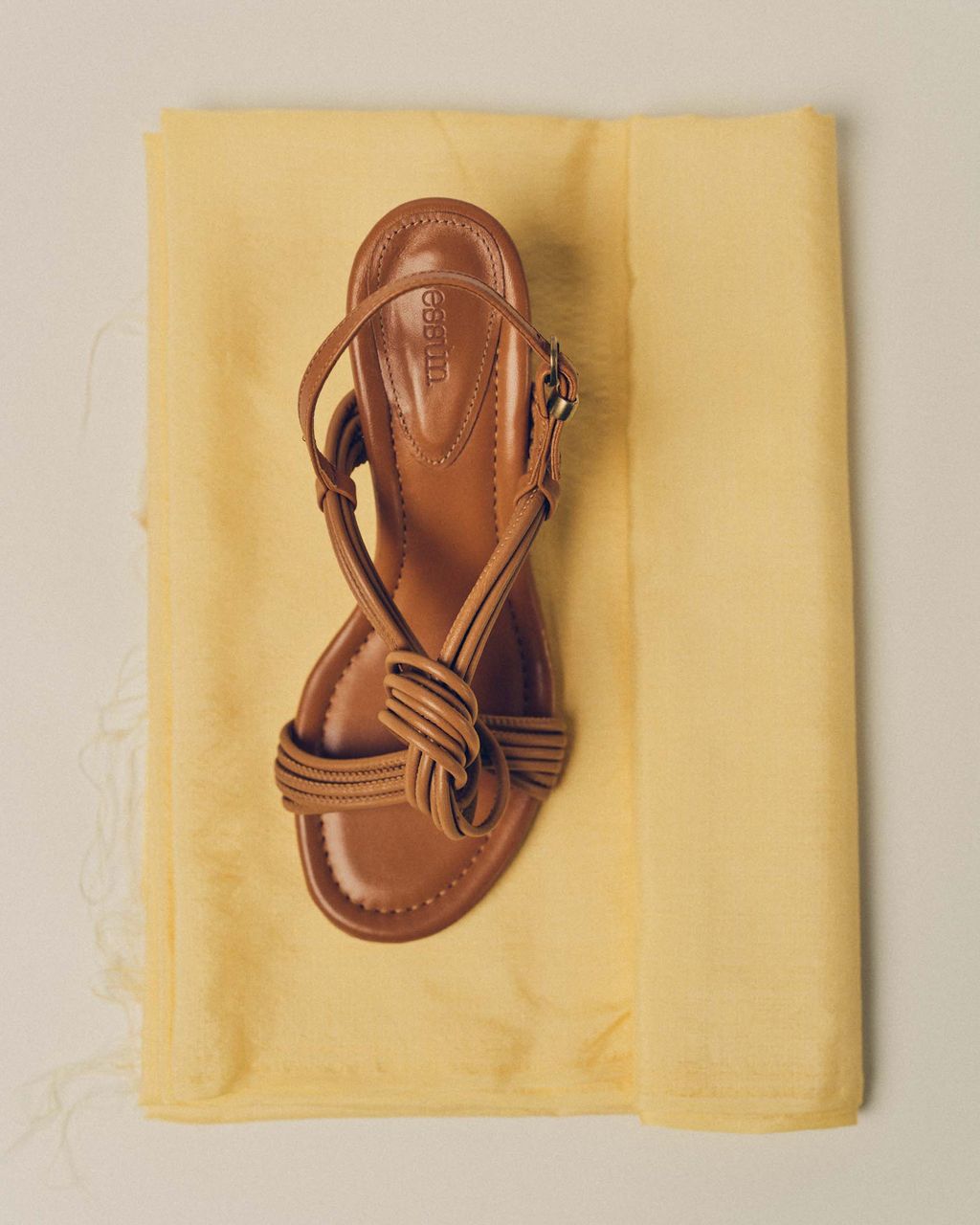 Fashion Week Paris Spring/Summer 2025 look 1 from the Sessùn collection womenswear accessories