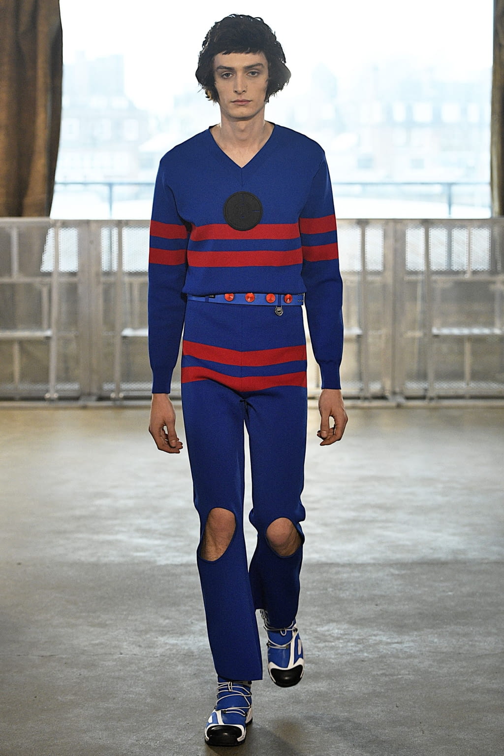 Fashion Week London Fall/Winter 2019 look 40 from the Xander Zhou collection 男装