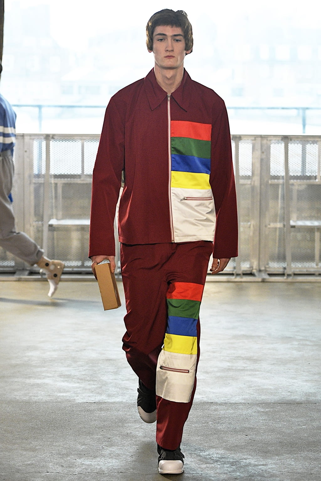Fashion Week London Fall/Winter 2019 look 43 from the Xander Zhou collection 男装