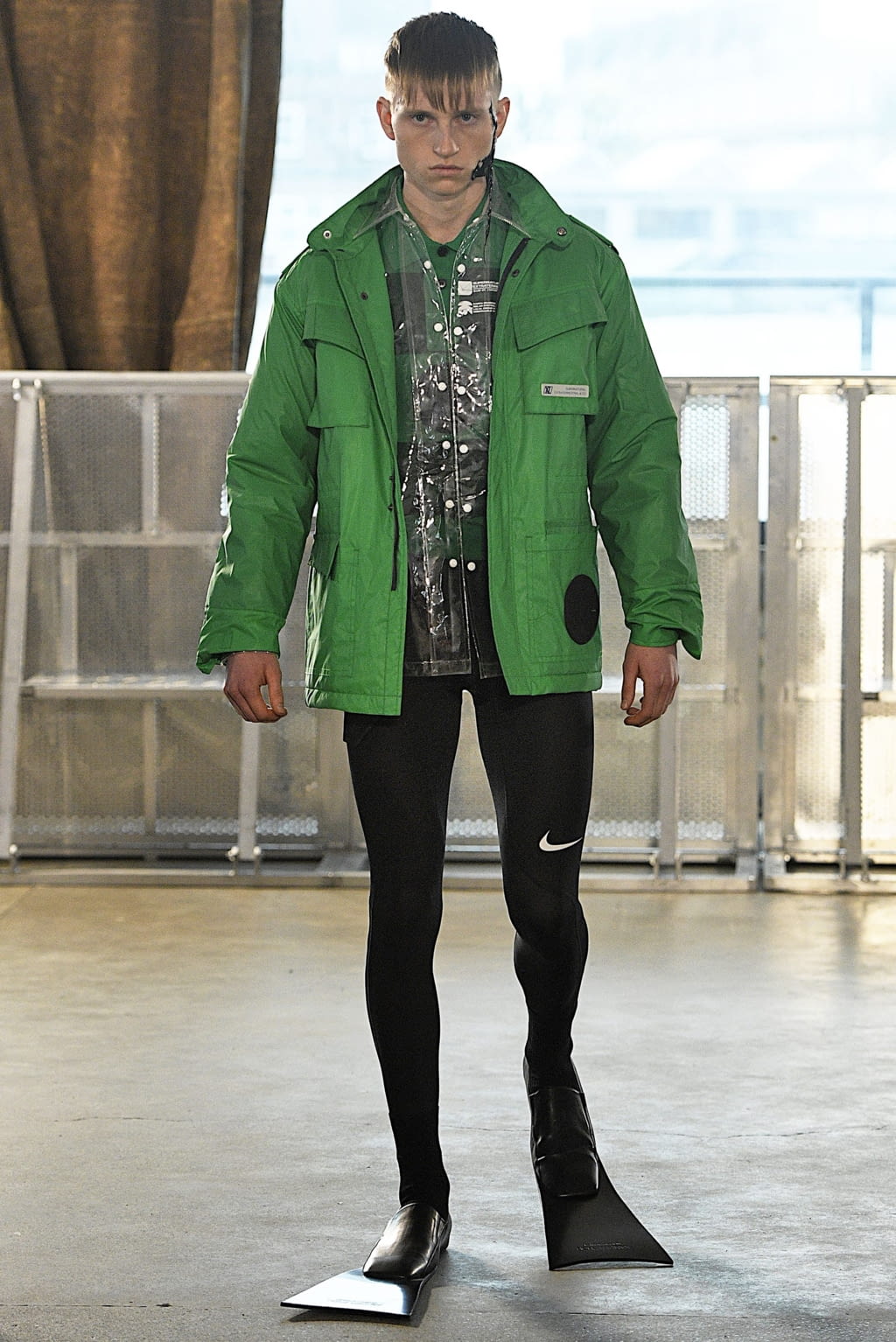 Fashion Week London Fall/Winter 2019 look 49 from the Xander Zhou collection 男装