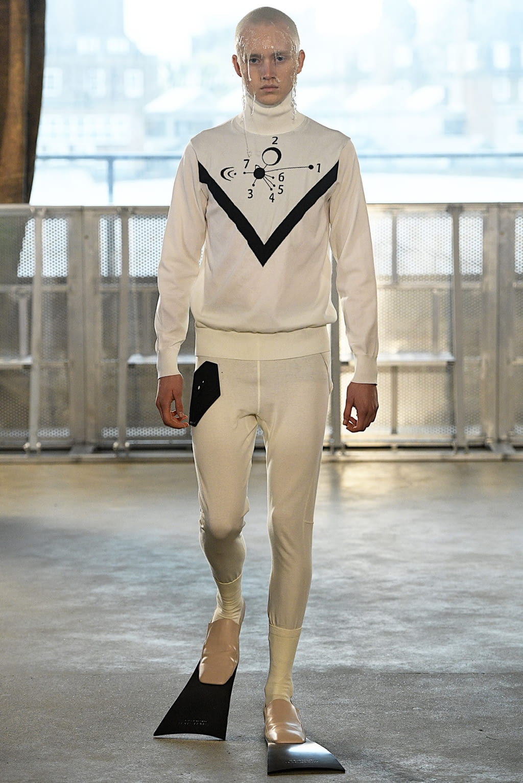 Fashion Week London Fall/Winter 2019 look 51 from the Xander Zhou collection 男装