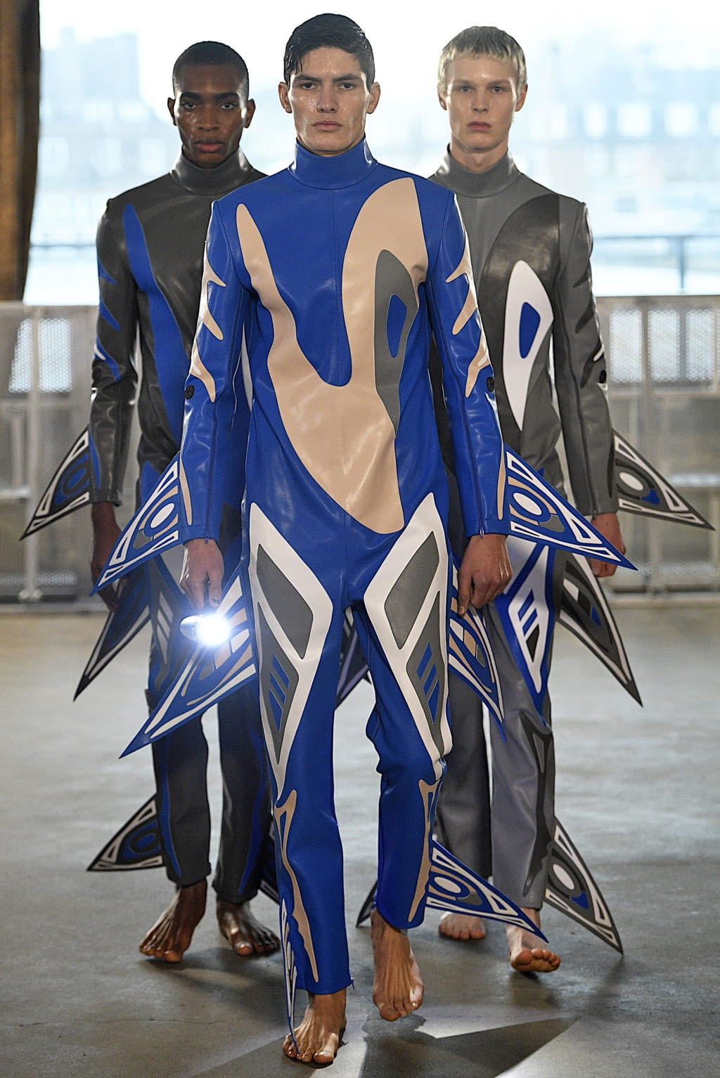 Fashion Week London Fall/Winter 2019 look 52 from the Xander Zhou collection 男装