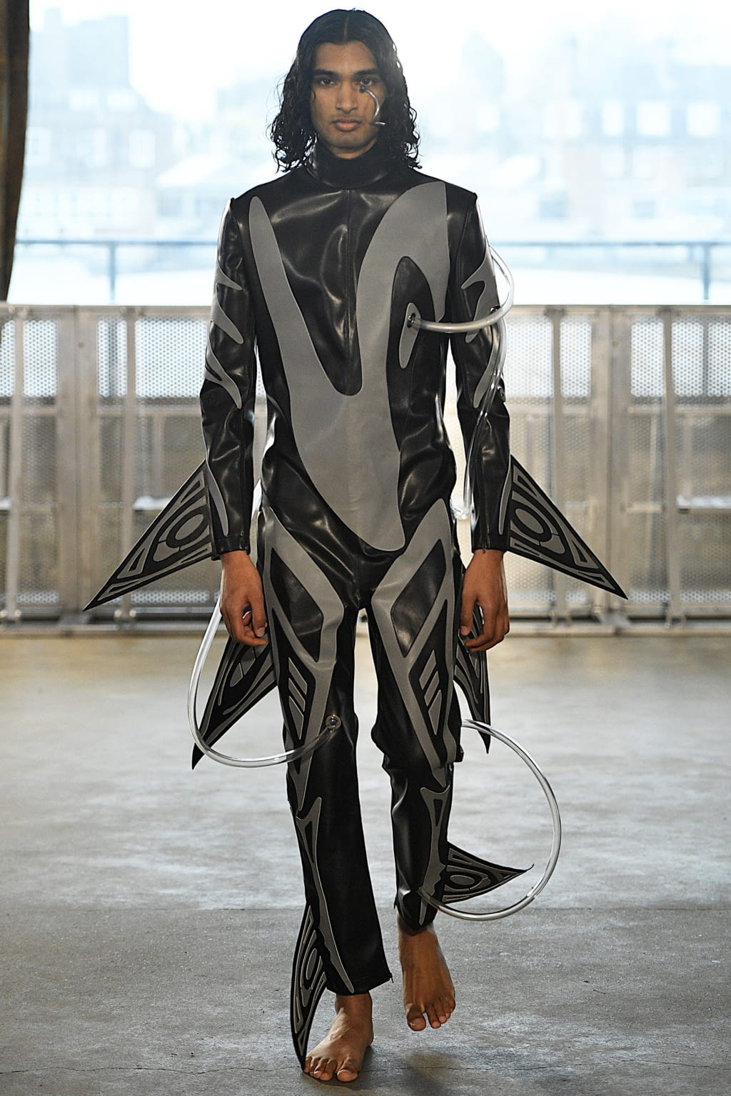 Fashion Week London Fall/Winter 2019 look 53 from the Xander Zhou collection 男装