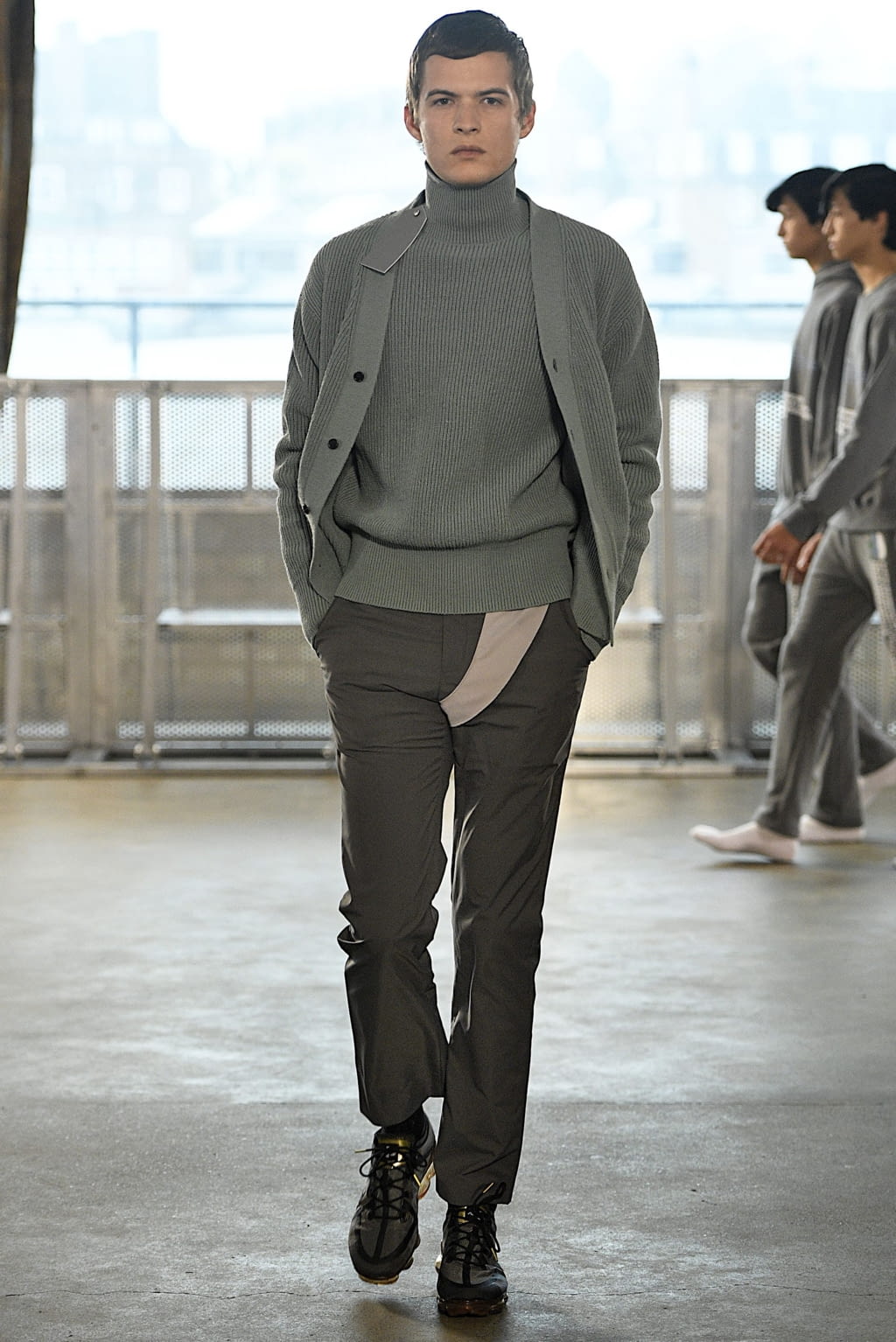 Fashion Week London Fall/Winter 2019 look 6 from the Xander Zhou collection 男装