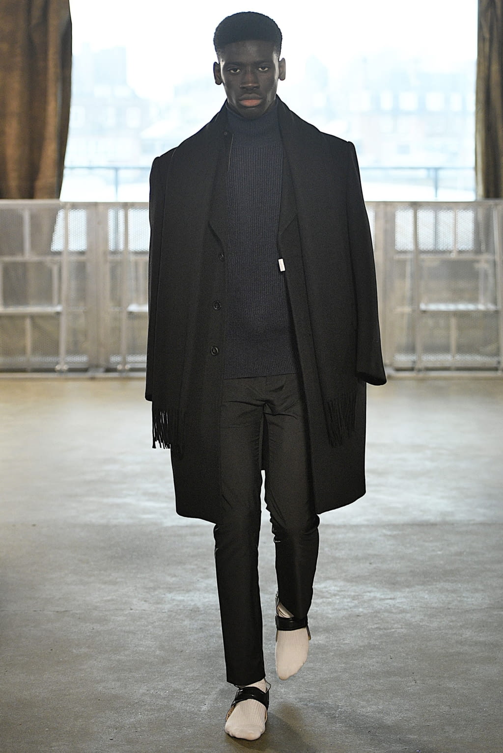 Fashion Week London Fall/Winter 2019 look 11 from the Xander Zhou collection 男装