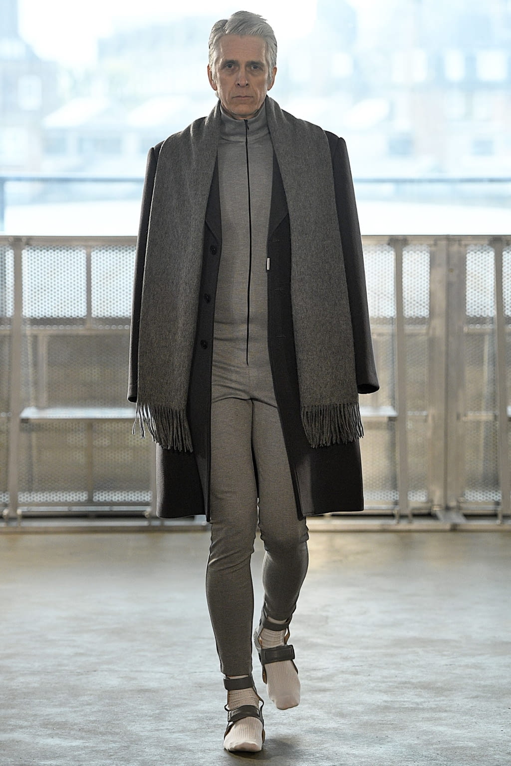 Fashion Week London Fall/Winter 2019 look 14 from the Xander Zhou collection 男装