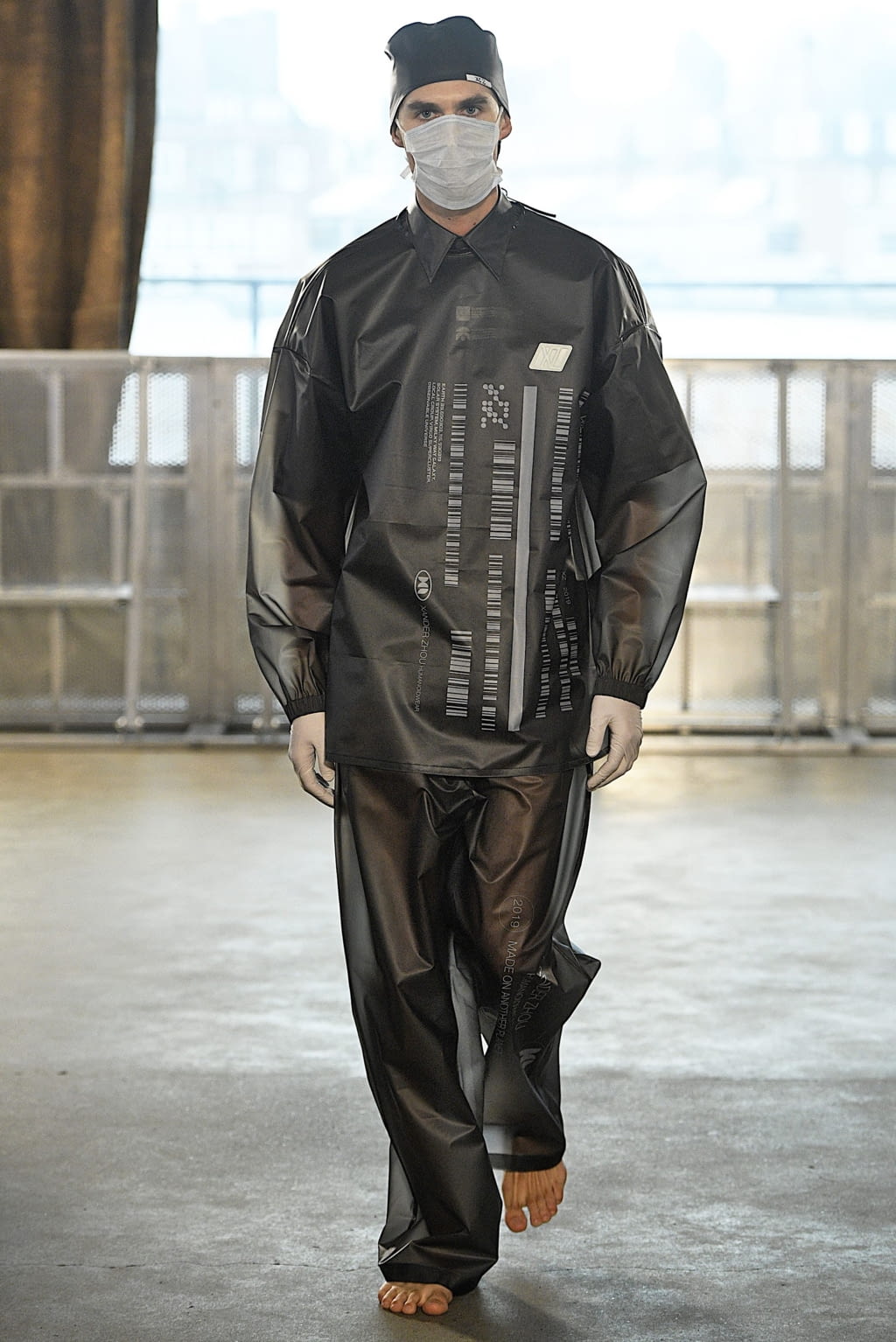Fashion Week London Fall/Winter 2019 look 21 from the Xander Zhou collection 男装