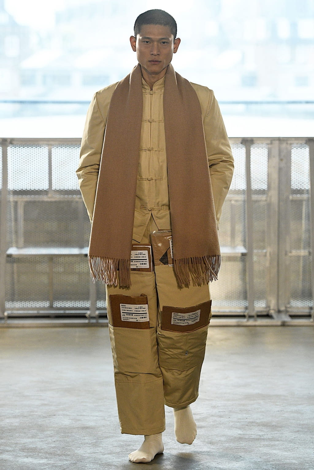 Fashion Week London Fall/Winter 2019 look 28 from the Xander Zhou collection 男装