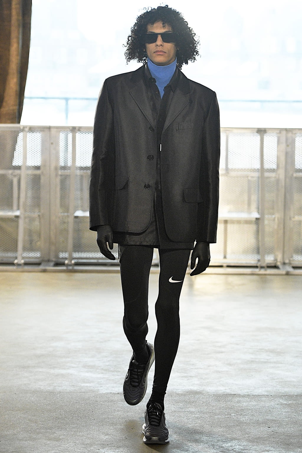Fashion Week London Fall/Winter 2019 look 35 from the Xander Zhou collection 男装