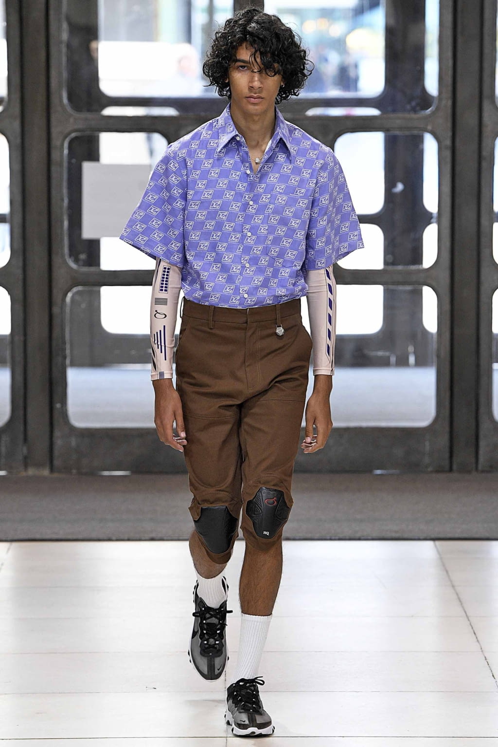 Fashion Week London Spring/Summer 2019 look 3 from the Xander Zhou collection menswear