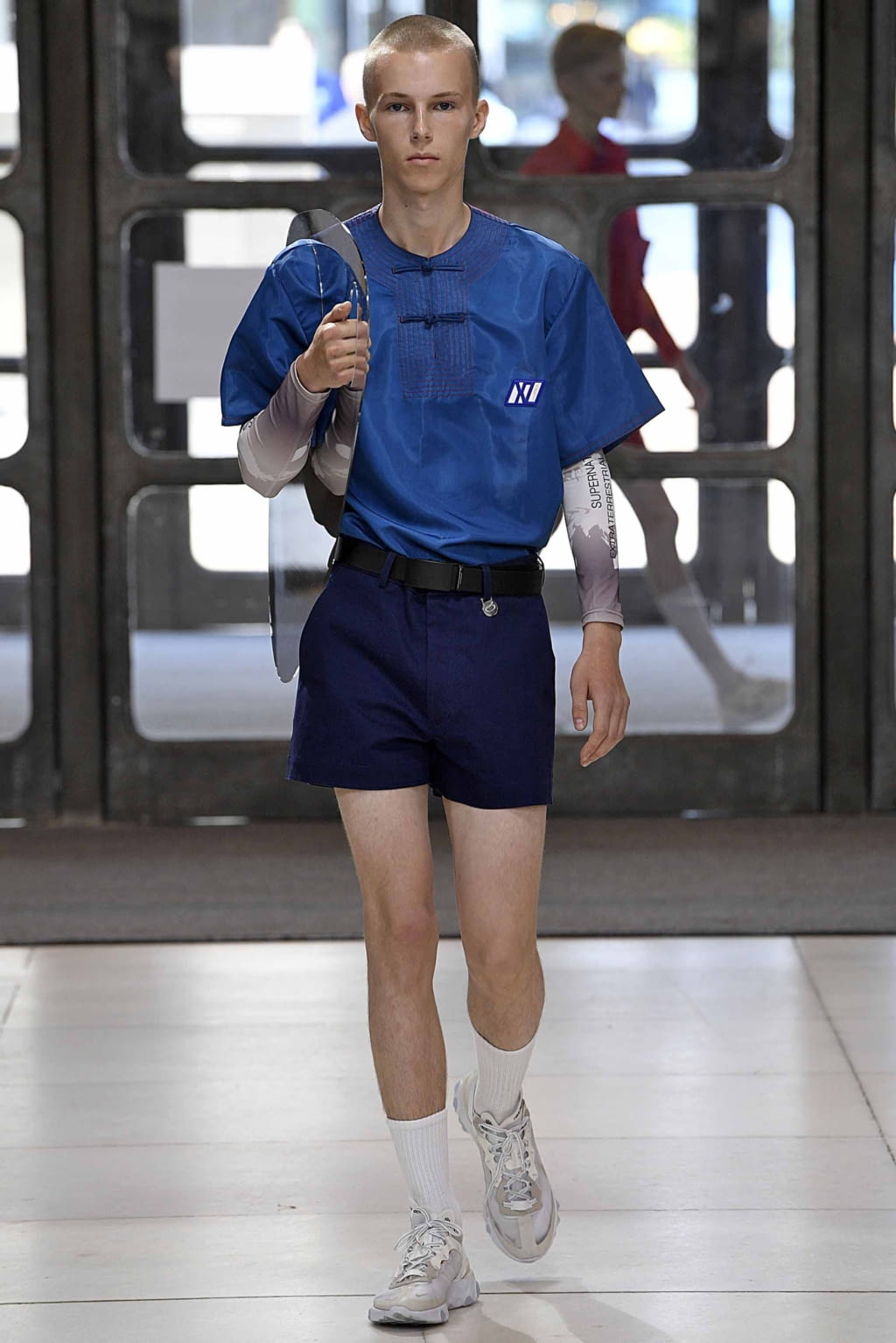 Fashion Week London Spring/Summer 2019 look 8 from the Xander Zhou collection 男装