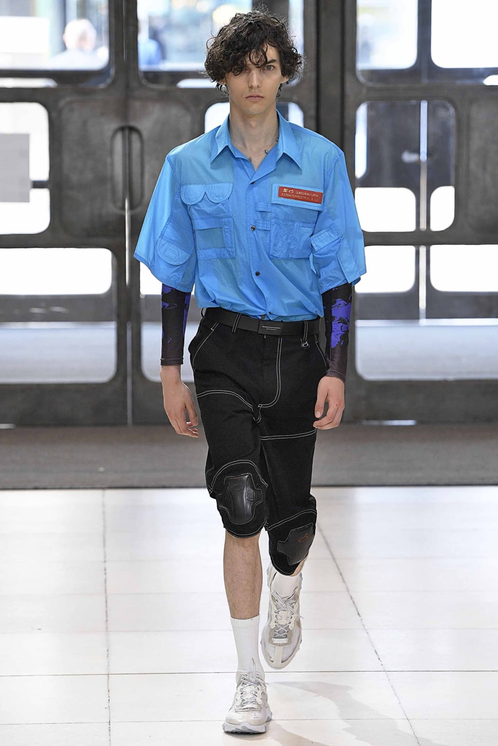 Fashion Week London Spring/Summer 2019 look 19 from the Xander Zhou collection 男装