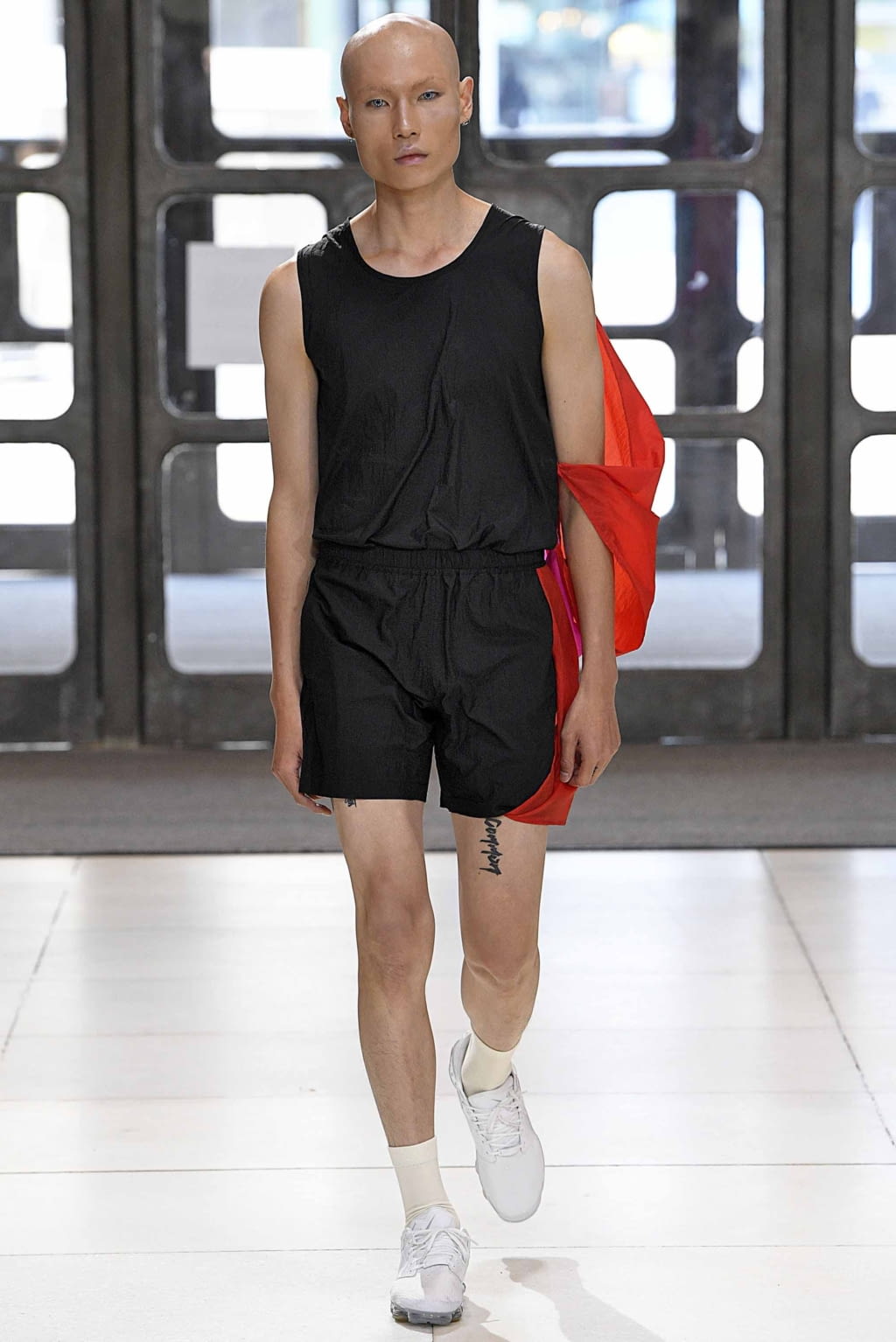 Fashion Week London Spring/Summer 2019 look 20 from the Xander Zhou collection menswear