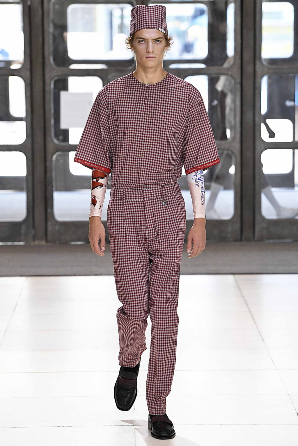 Fashion Week London Spring/Summer 2019 look 23 from the Xander Zhou collection 男装