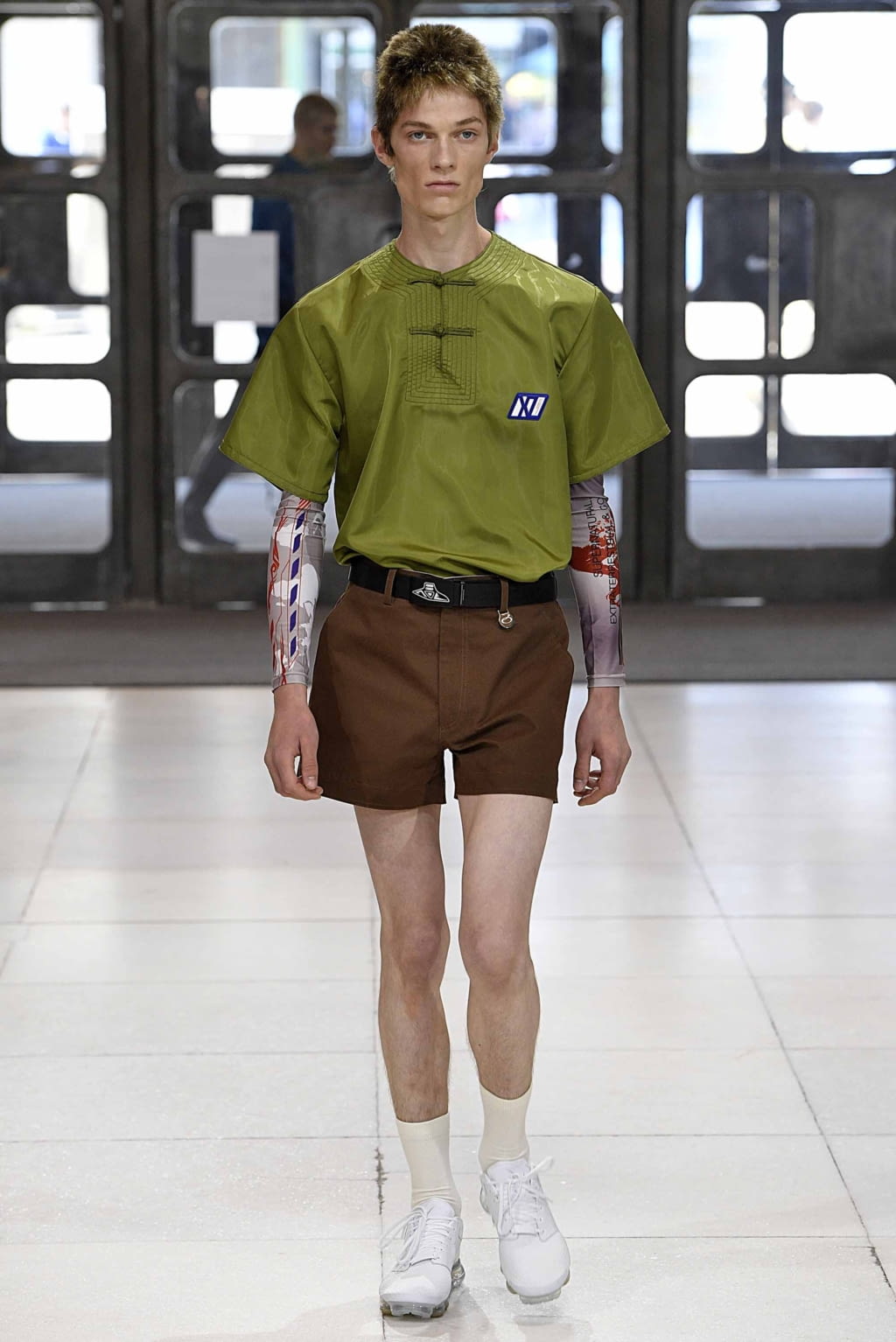 Fashion Week London Spring/Summer 2019 look 31 from the Xander Zhou collection 男装