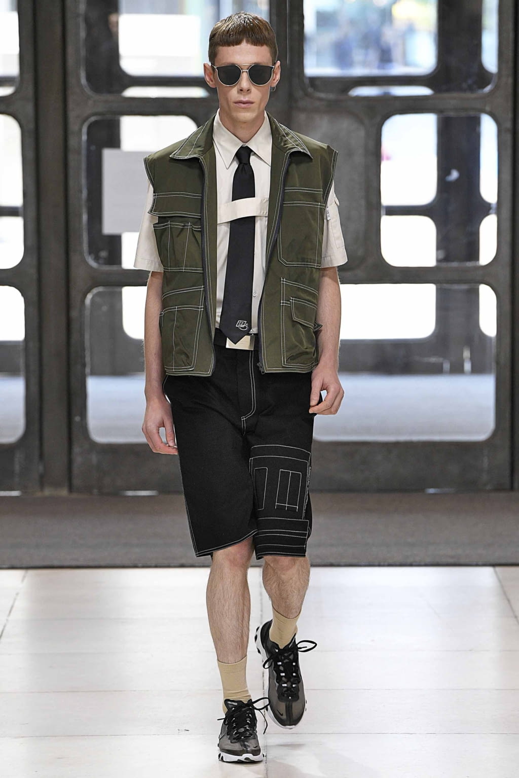 Fashion Week London Spring/Summer 2019 look 35 from the Xander Zhou collection menswear