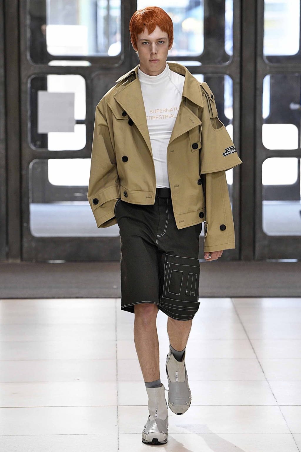 Fashion Week London Spring/Summer 2019 look 40 from the Xander Zhou collection 男装