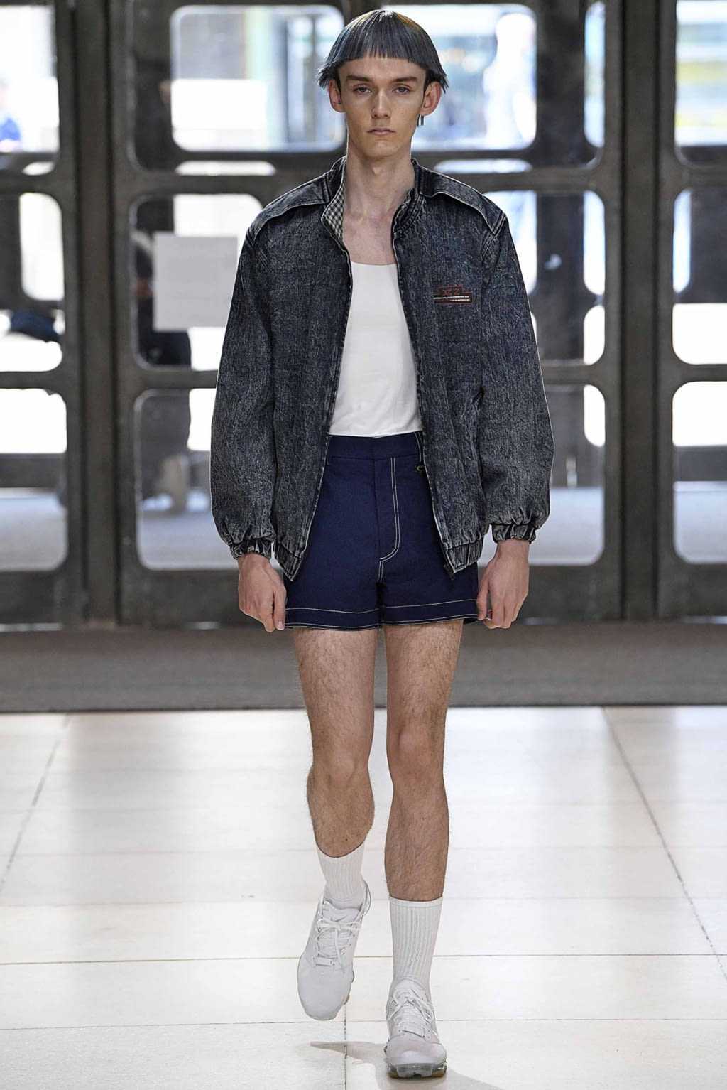 Fashion Week London Spring/Summer 2019 look 42 from the Xander Zhou collection 男装