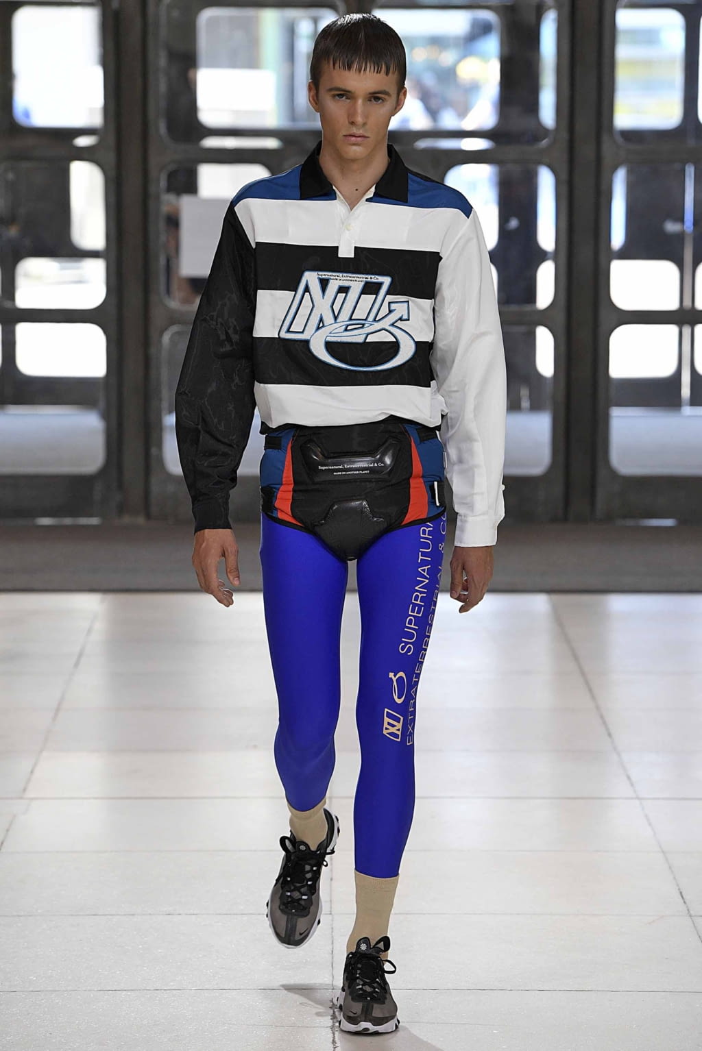 Fashion Week London Spring/Summer 2019 look 44 from the Xander Zhou collection 男装