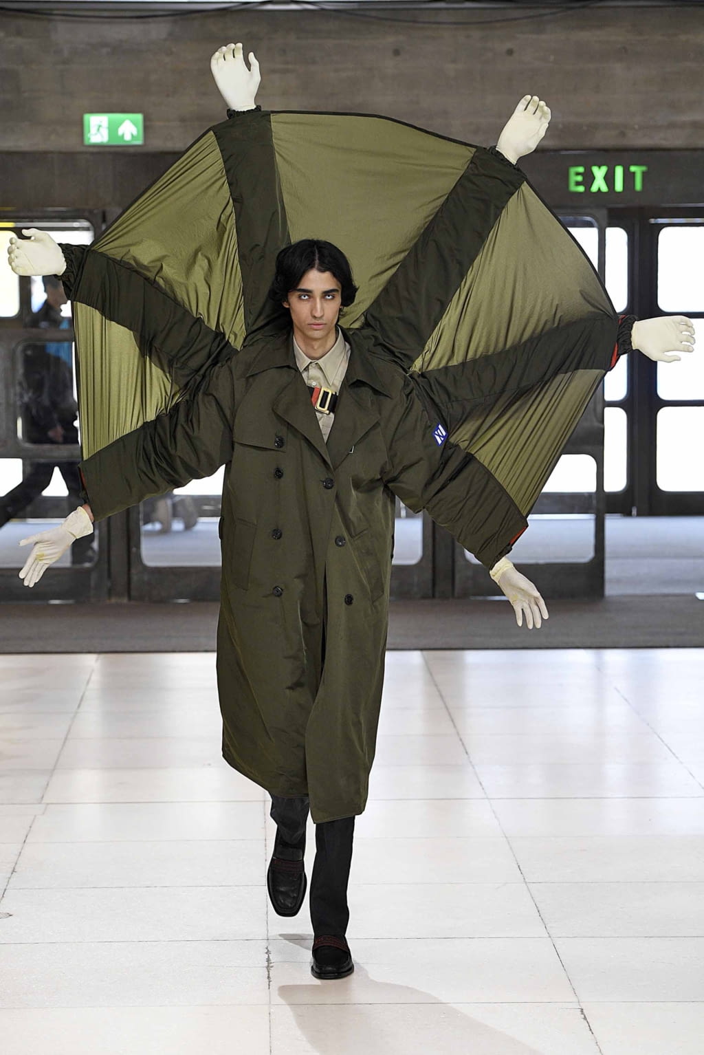 Fashion Week London Spring/Summer 2019 look 45 from the Xander Zhou collection menswear