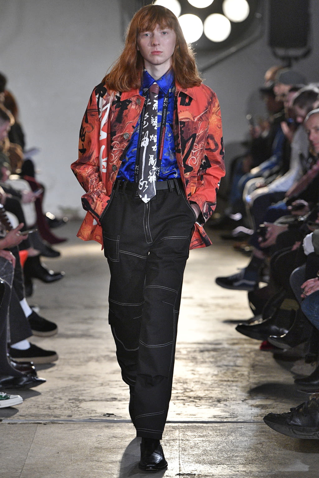 Fashion Week London Fall/Winter 2018 look 45 from the Xander Zhou collection 男装