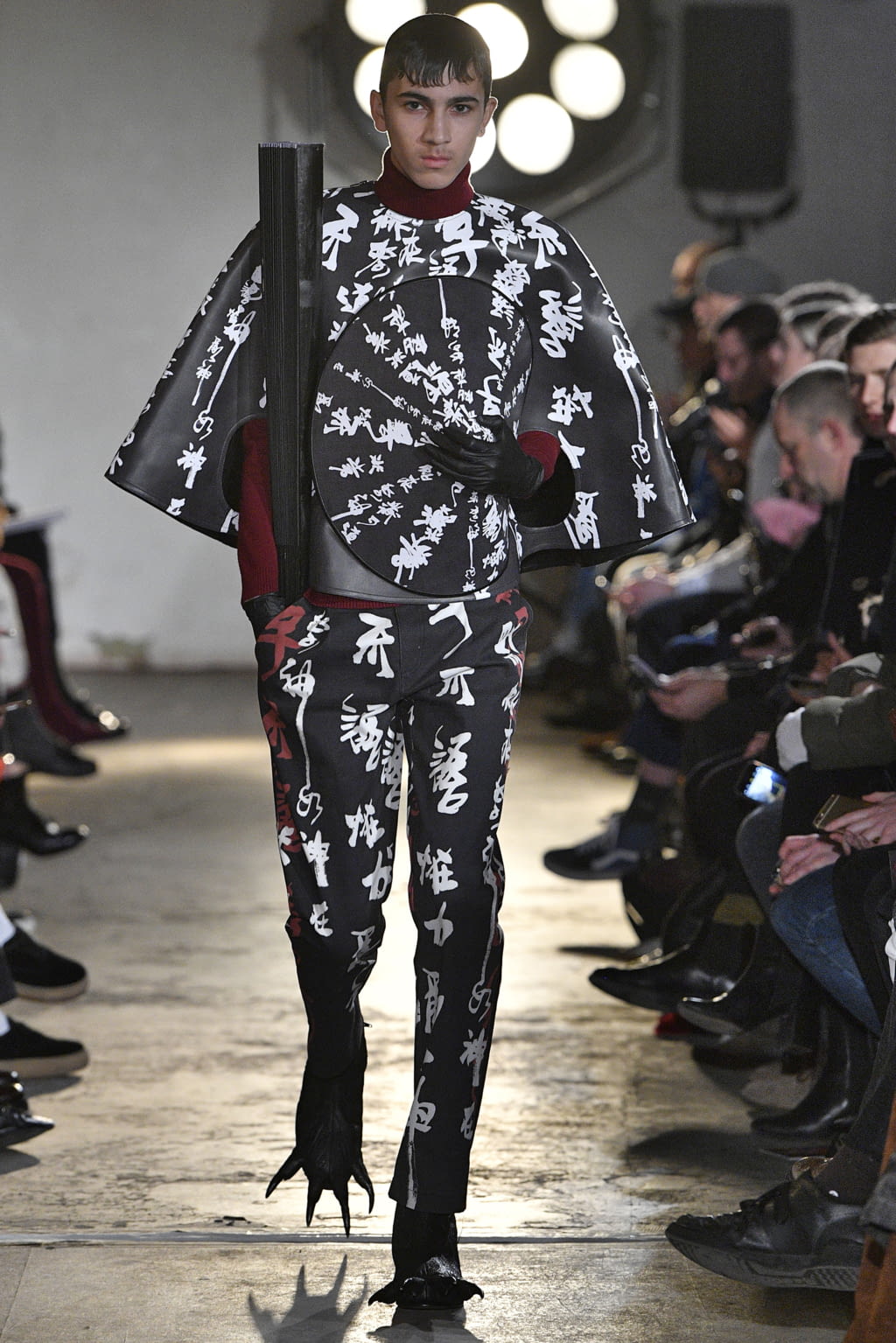 Fashion Week London Fall/Winter 2018 look 47 from the Xander Zhou collection menswear