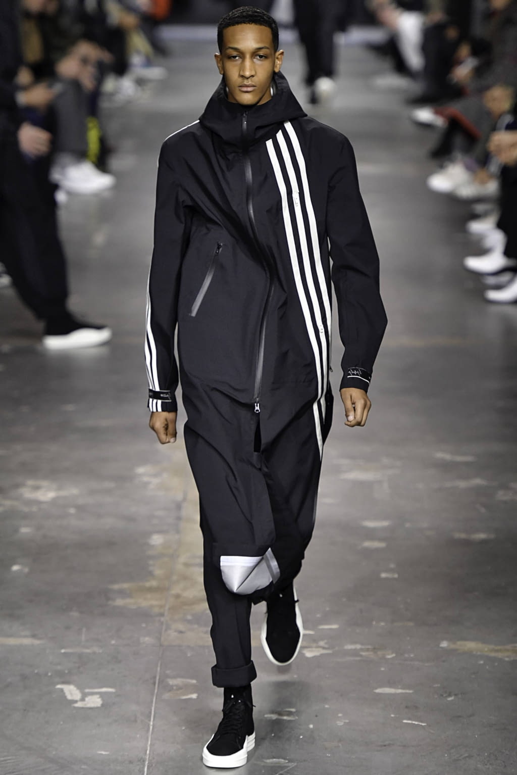 Fashion Week Paris Fall/Winter 2019 look 1 from the Y-3 collection 男装