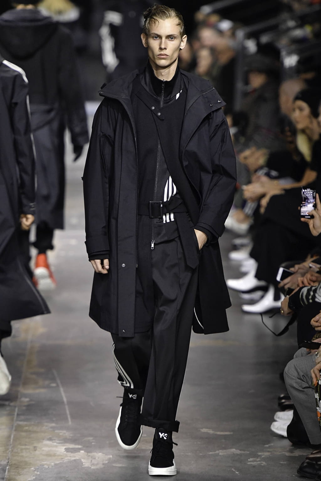 Fashion Week Paris Fall/Winter 2019 look 2 from the Y-3 collection 男装