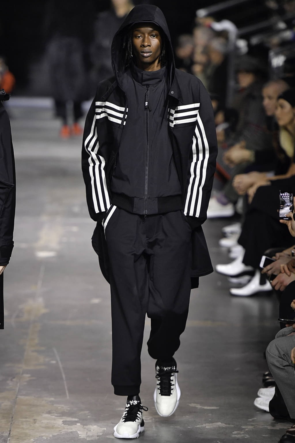 Fashion Week Paris Fall/Winter 2019 look 3 from the Y-3 collection 男装