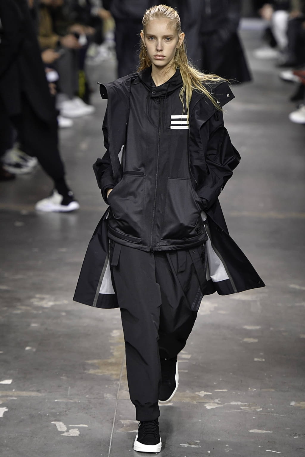 Fashion Week Paris Fall/Winter 2019 look 4 from the Y-3 collection 男装