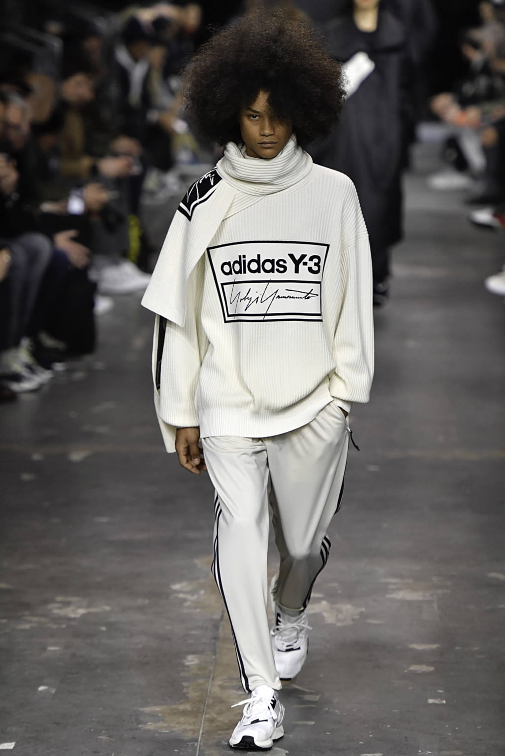 Fashion Week Paris Fall/Winter 2019 look 13 from the Y-3 collection 男装