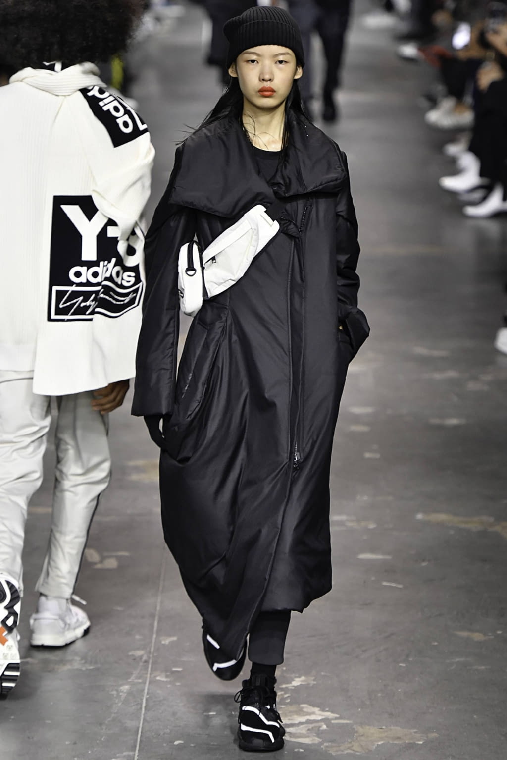 Fashion Week Paris Fall/Winter 2019 look 14 from the Y-3 collection 男装