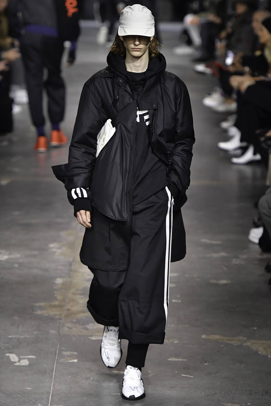 Fashion Week Paris Fall/Winter 2019 look 17 from the Y-3 collection 男装