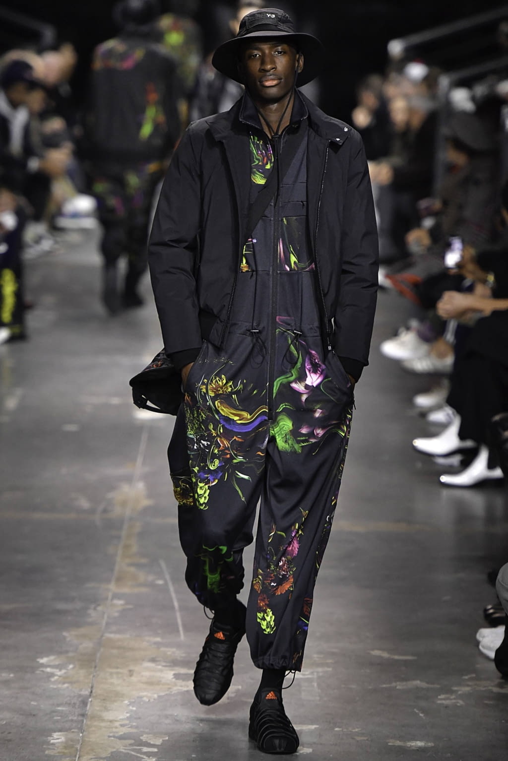 Fashion Week Paris Fall/Winter 2019 look 37 from the Y-3 collection 男装