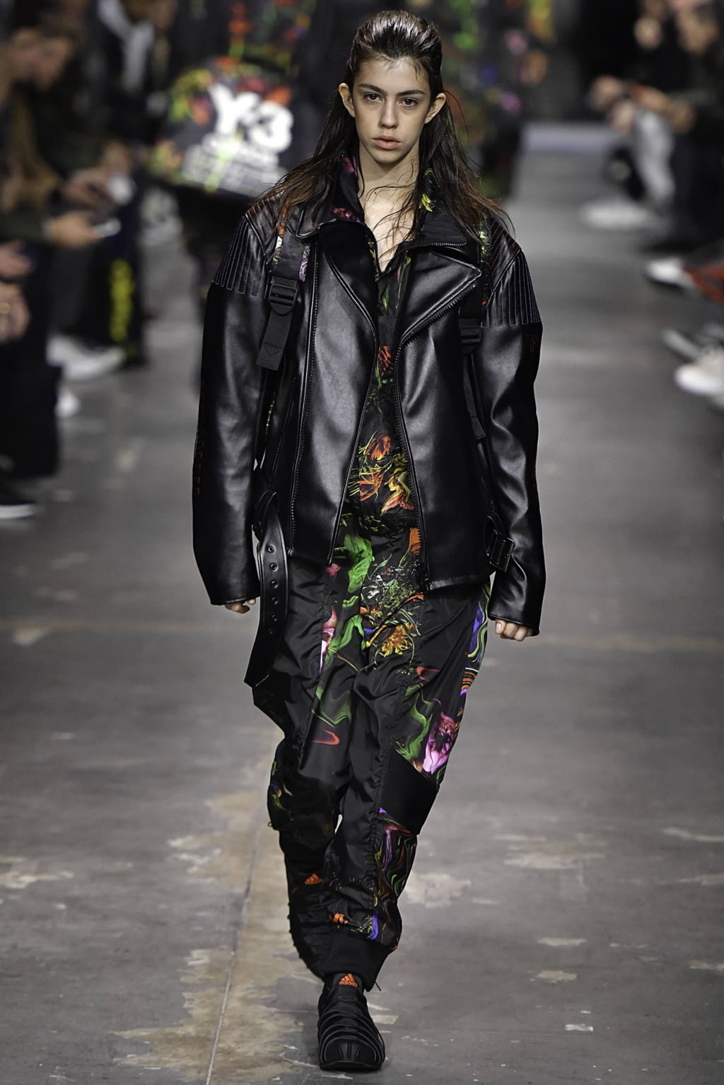 Fashion Week Paris Fall/Winter 2019 look 38 from the Y-3 collection 男装