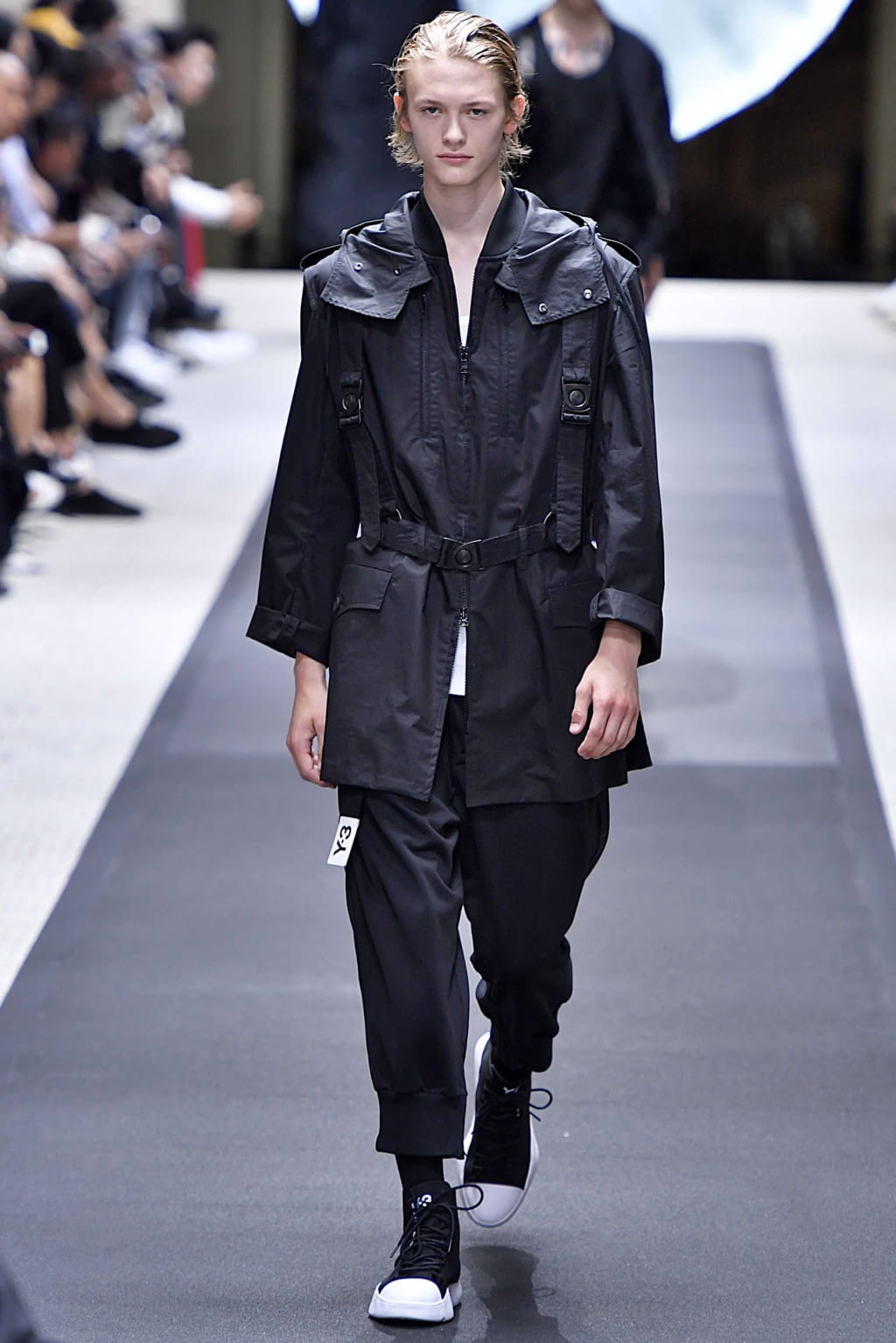 Fashion Week Paris Spring/Summer 2019 look 3 from the Y-3 collection menswear