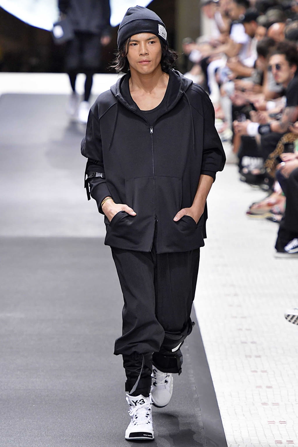 Fashion Week Paris Spring/Summer 2019 look 13 from the Y-3 collection 男装
