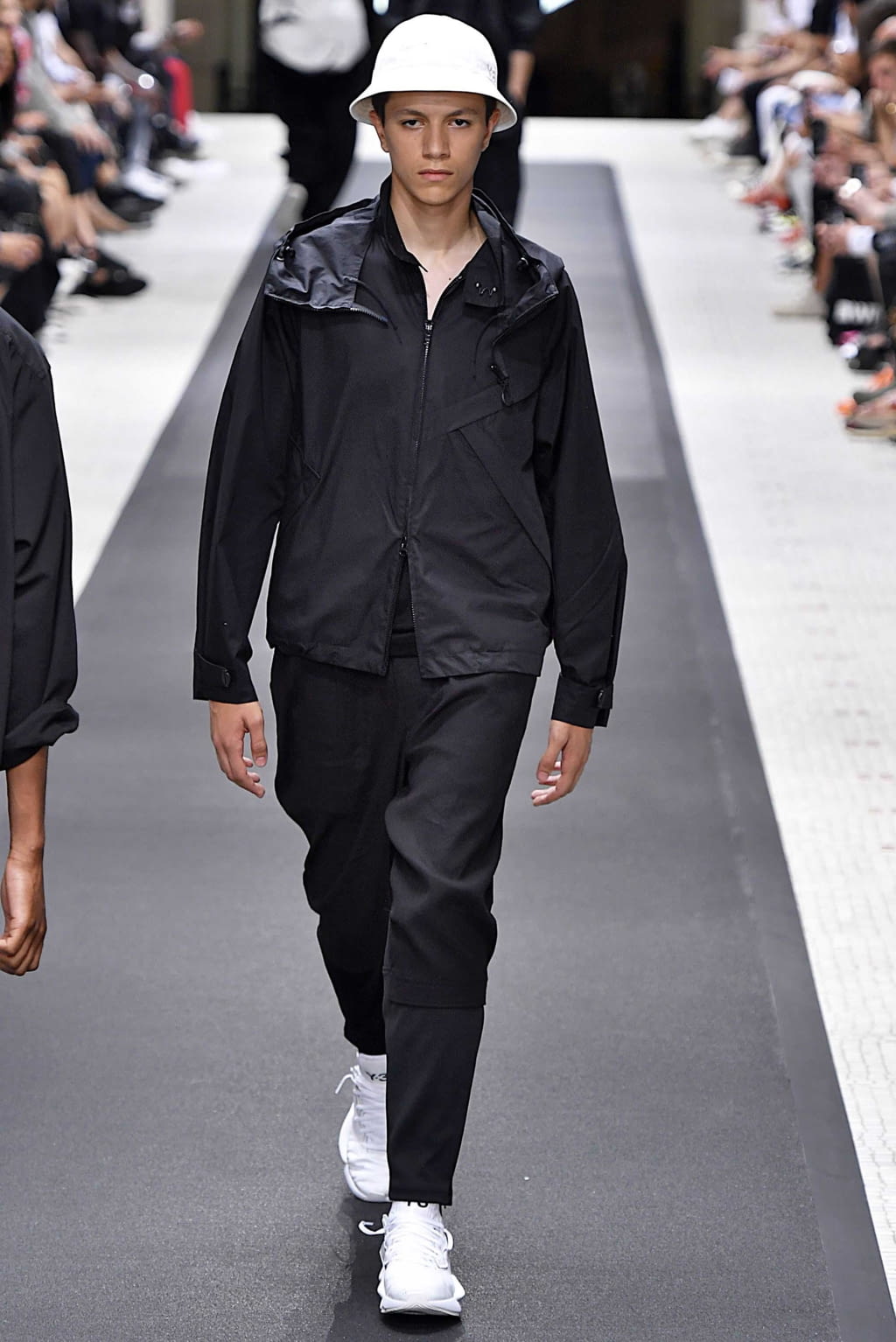 Fashion Week Paris Spring/Summer 2019 look 18 from the Y-3 collection menswear