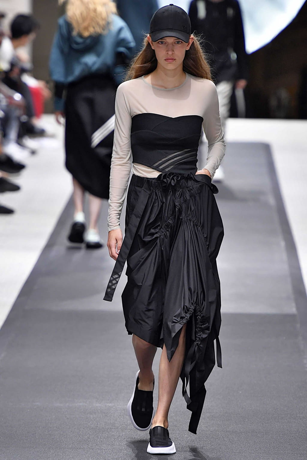 Fashion Week Paris Spring/Summer 2019 look 32 de la collection Y-3 menswear