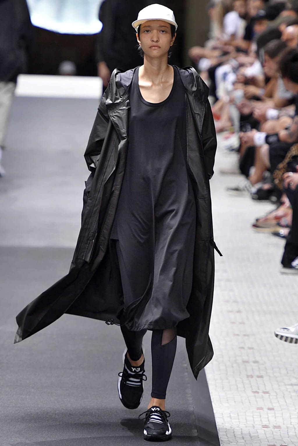 Fashion Week Paris Spring/Summer 2019 look 36 from the Y-3 collection 男装