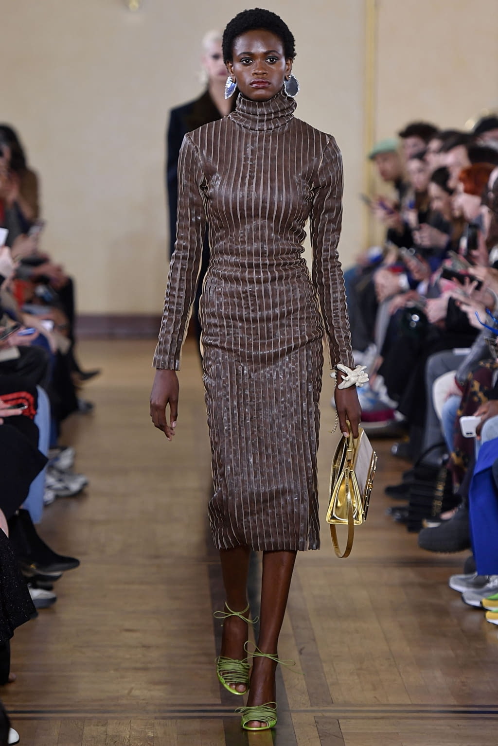 Fashion Week Paris Fall/Winter 2019 look 2 from the Y/PROJECT collection womenswear