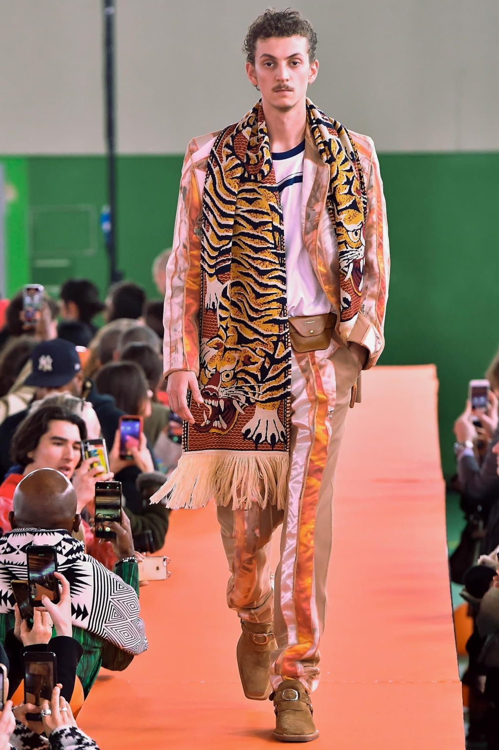 Fashion Week Paris Fall/Winter 2020 look 2 from the Y/PROJECT collection 男装