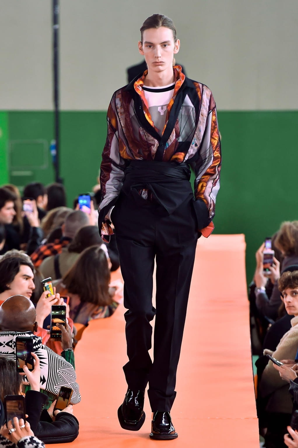 Fashion Week Paris Fall/Winter 2020 look 6 from the Y/PROJECT collection 男装