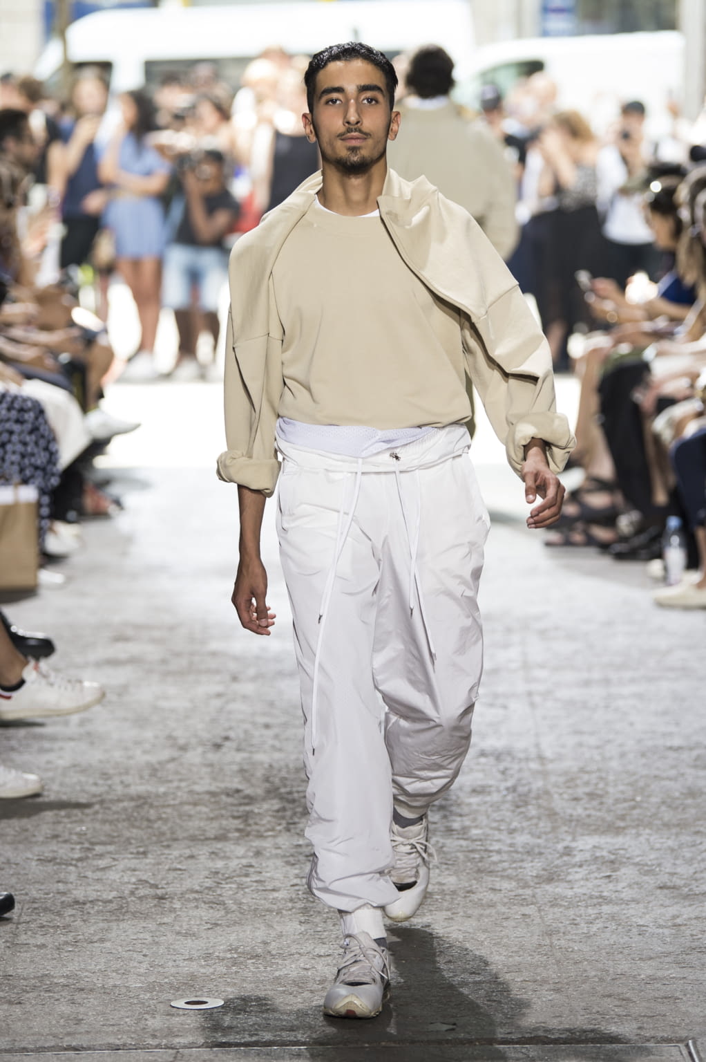 Fashion Week Paris Spring/Summer 2018 look 2 de la collection Y/PROJECT menswear