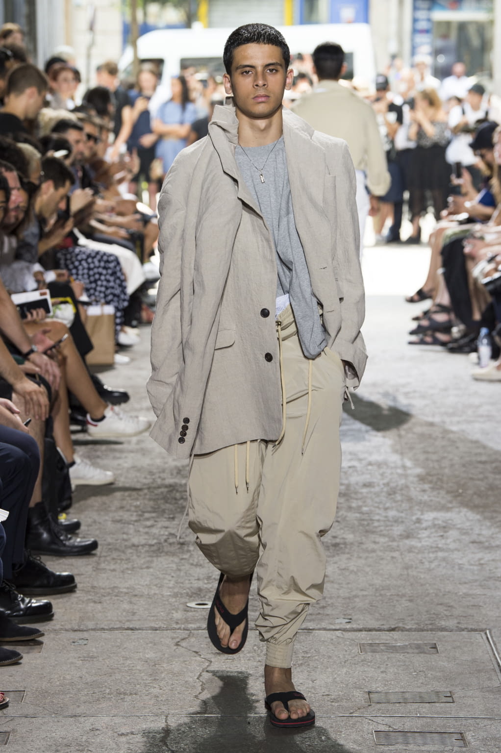 Fashion Week Paris Spring/Summer 2018 look 3 from the Y/PROJECT collection menswear