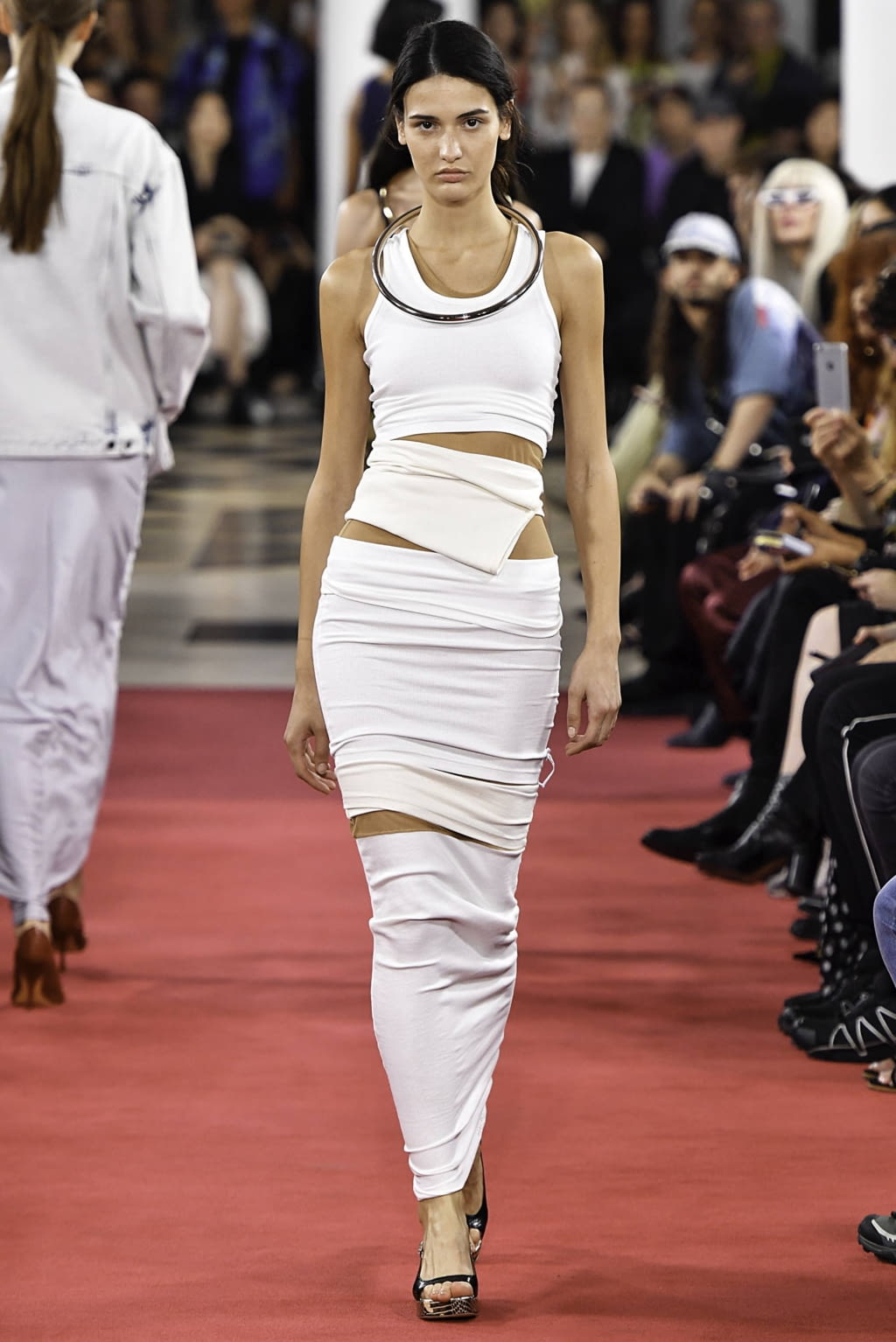 Fashion Week Paris Spring/Summer 2019 look 13 from the Y/PROJECT collection 女装