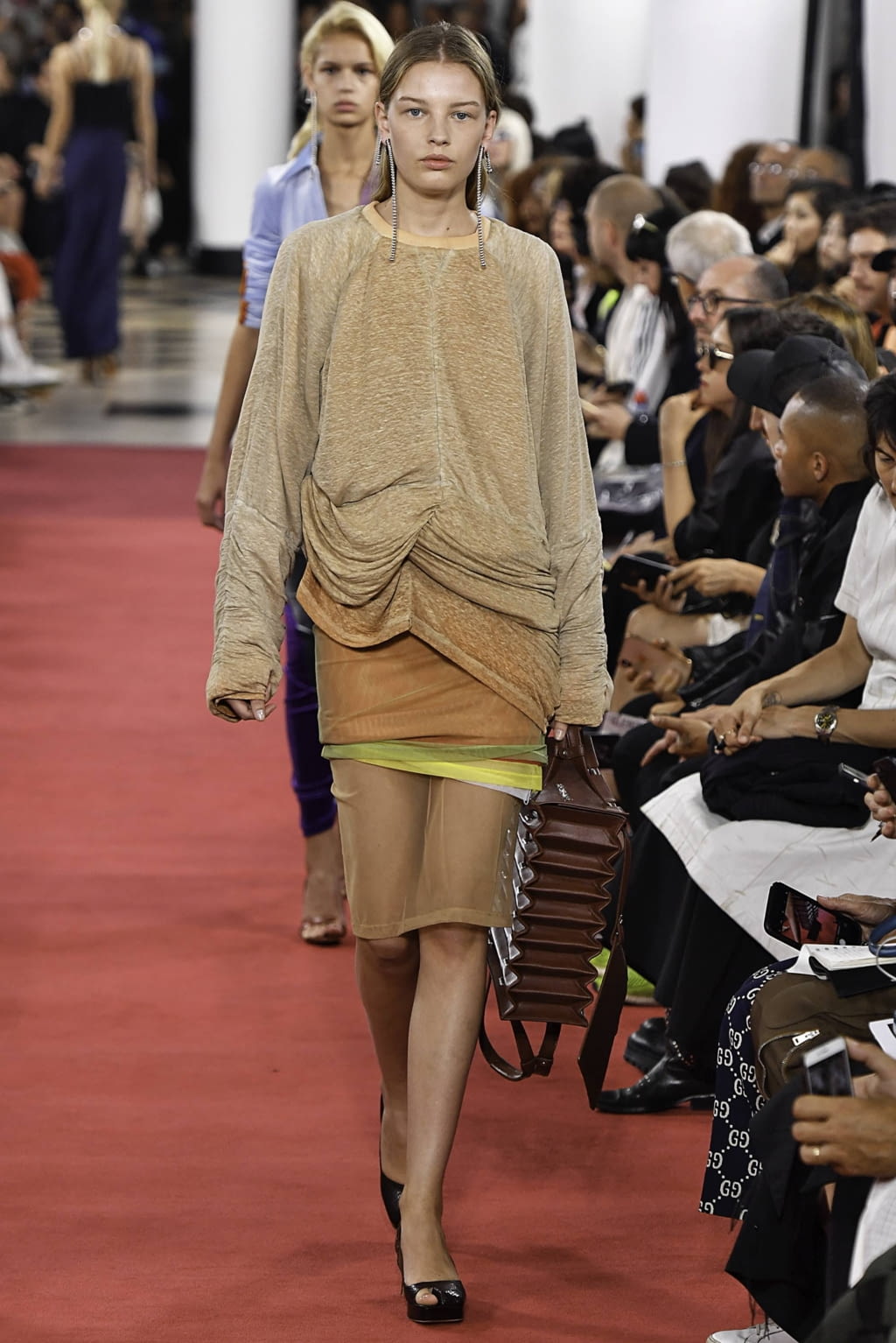 Fashion Week Paris Spring/Summer 2019 look 15 from the Y/PROJECT collection 女装