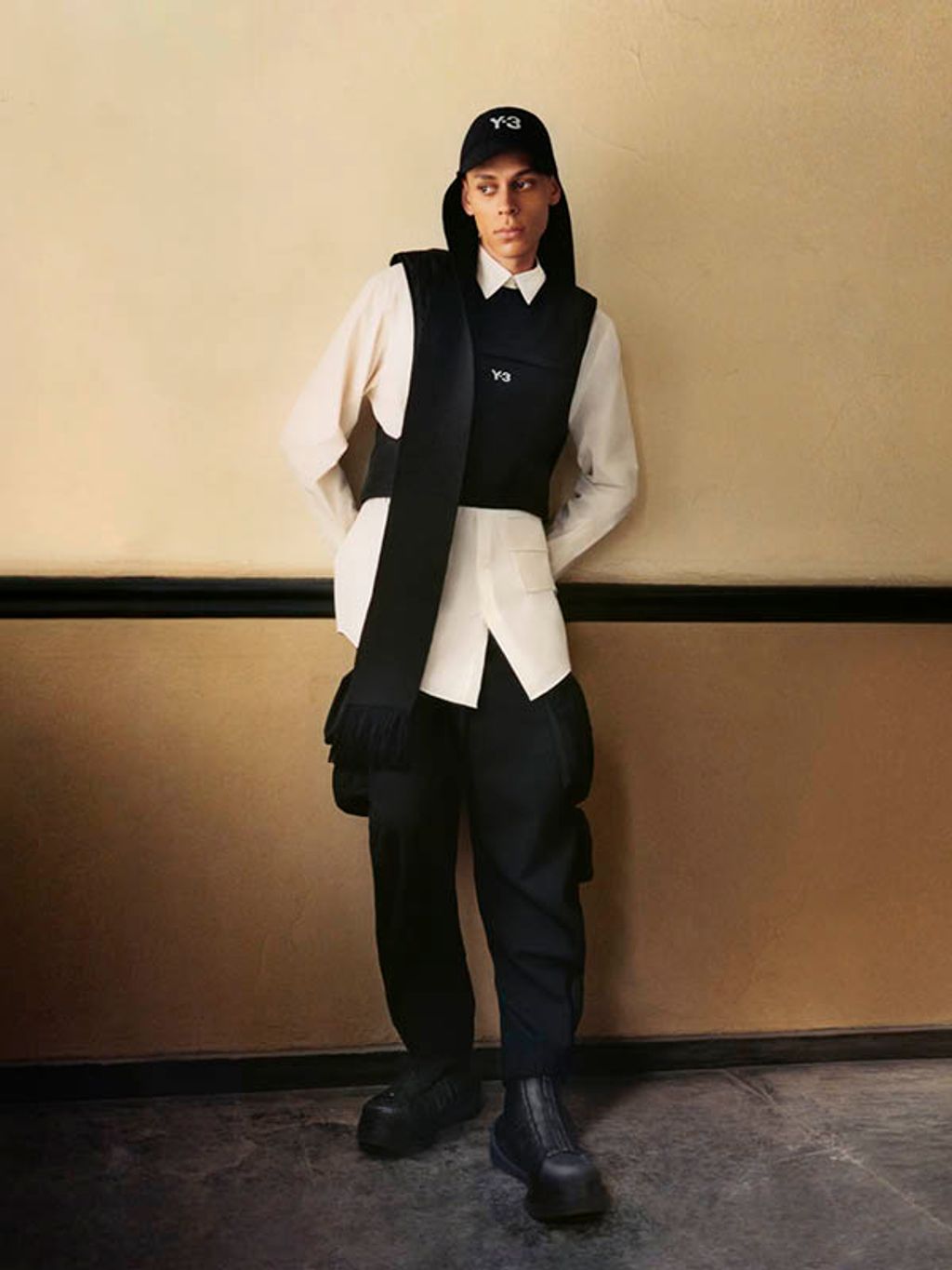 Fashion Week Paris Fall/Winter 2023 look 4 from the Adidas x Y-3 collection 女装